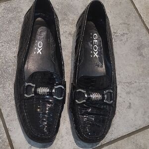 Geox Women's Black Croc-Embossed Loafers